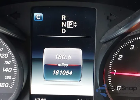 2015 Mercedes-Benz C 300 z USA, uszkodzony, nr VIN 55SWF4JBXFU077726